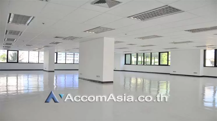 4  Office Space For Rent in Silom ,Bangkok BTS Surasak at Sethiwan Tower AA11757